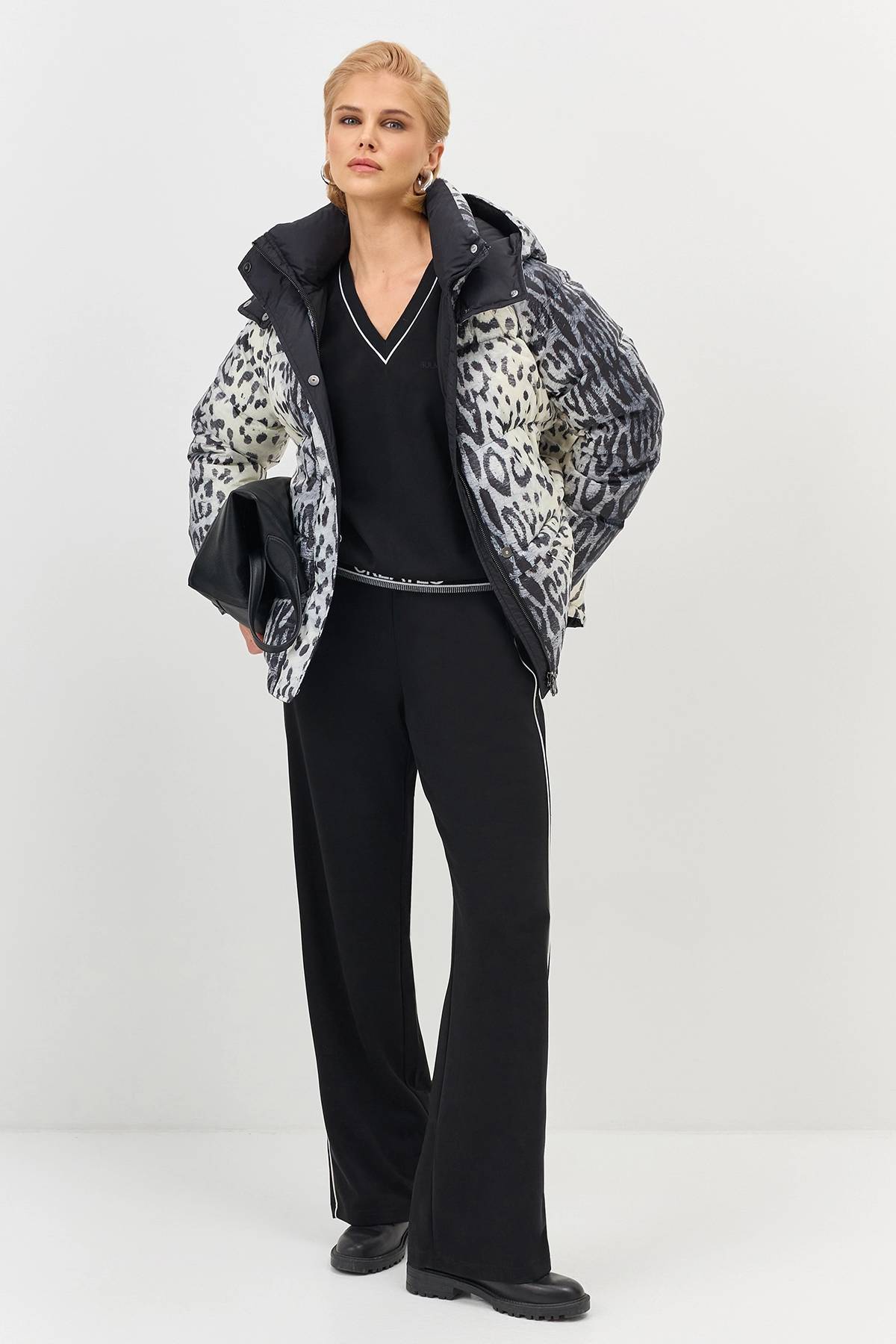 Лимитированная серия  куртка с анималистичным принтом и палантин, 42