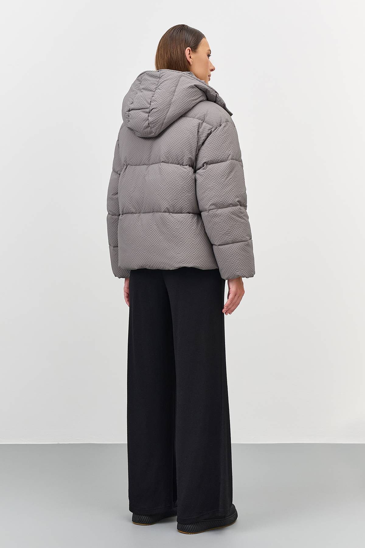 Лимитированная серия куртка Oversize из фактурной ткани с палантином, 48