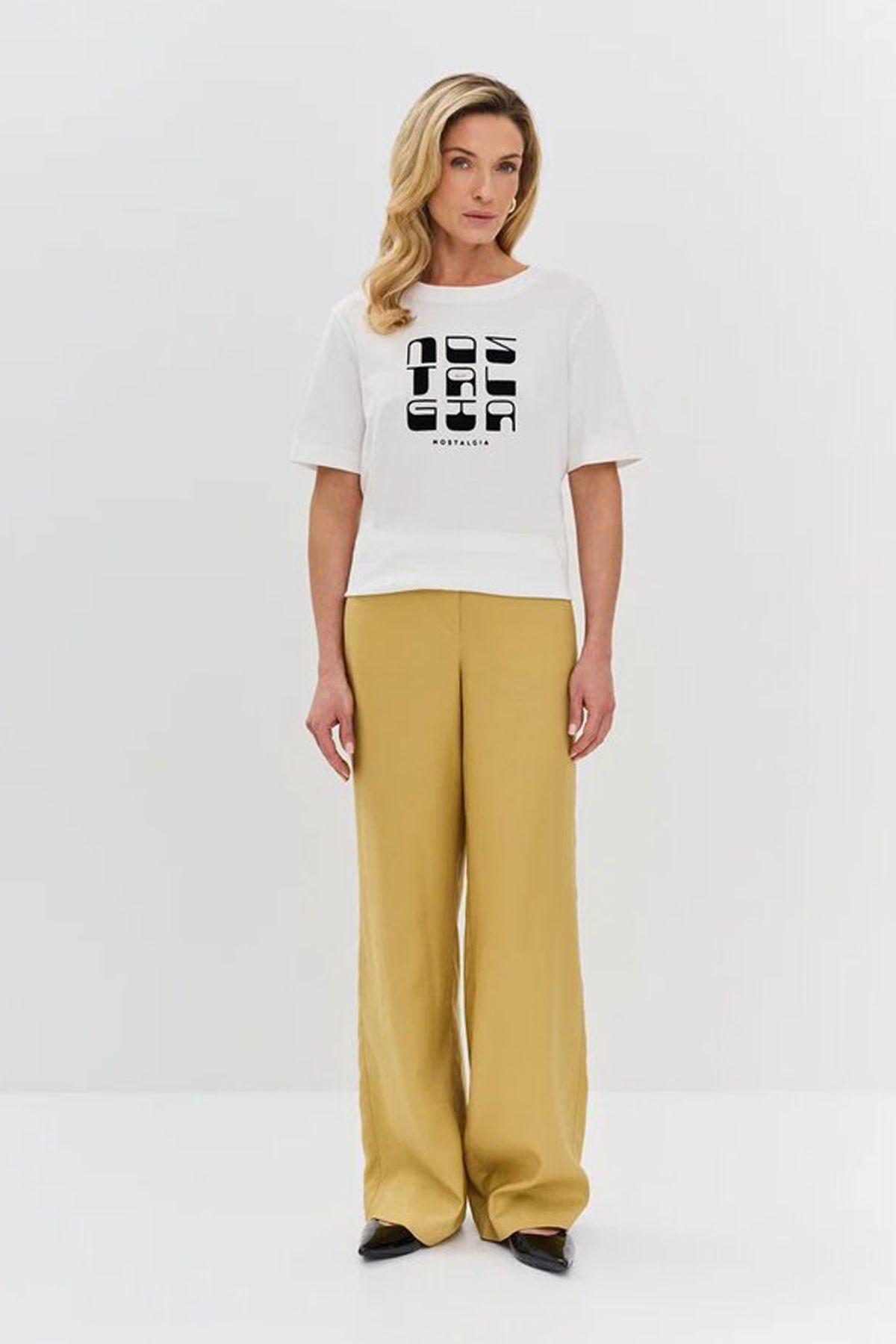 Футболка белого цвета с флок-принтом, 42р