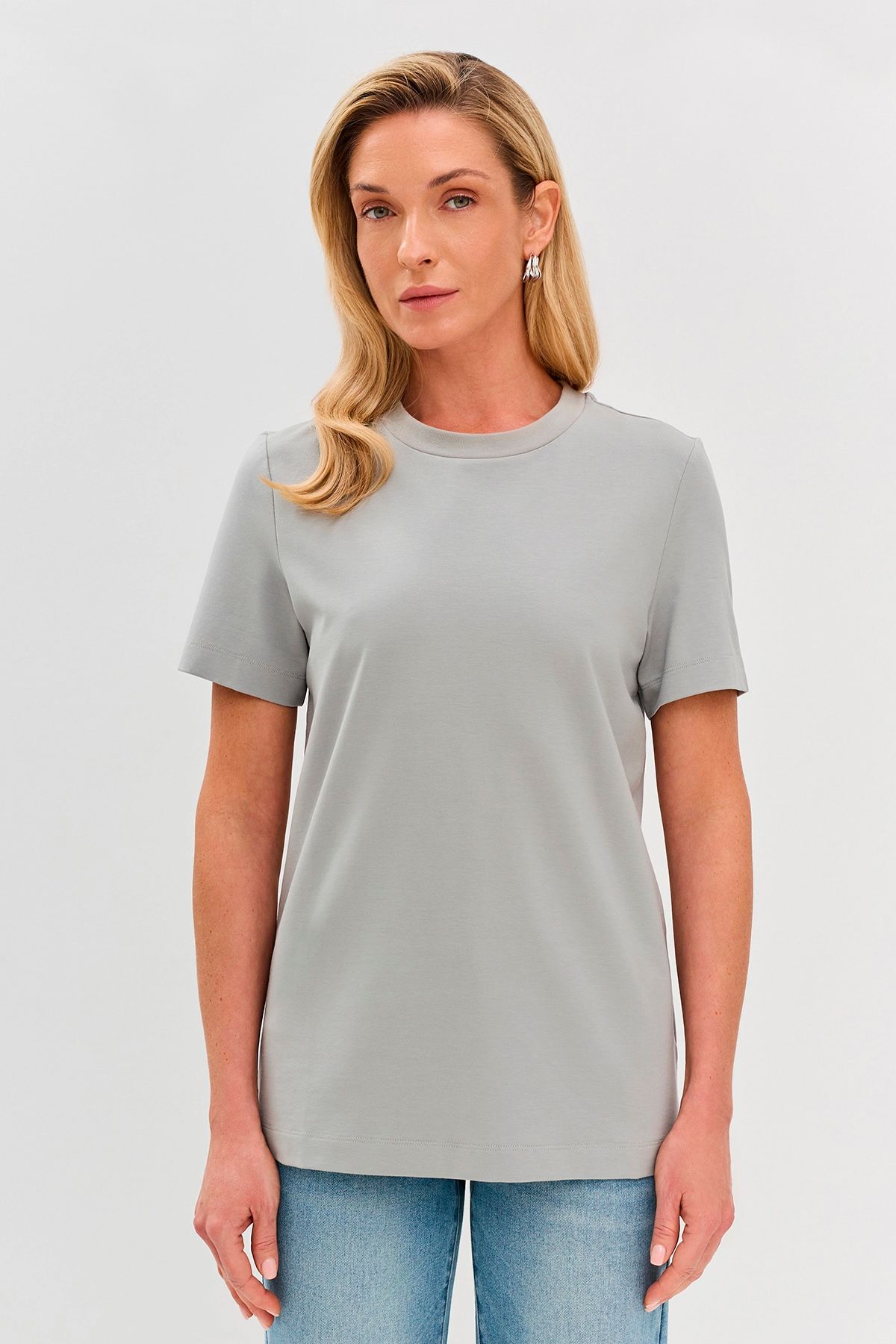 Базовая футболка в сером цвете с коротким рукавом, 44р