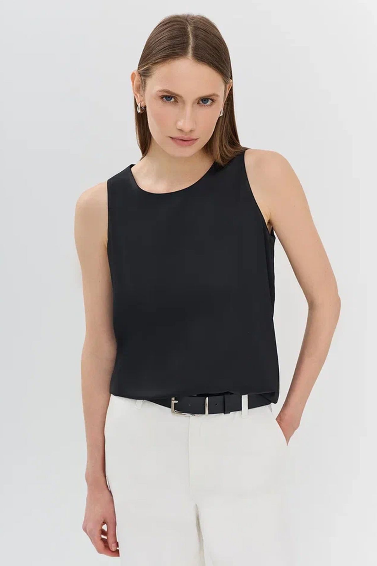 Элегантный топ из поливискозы свободного силуэта в черном цвете, 52р