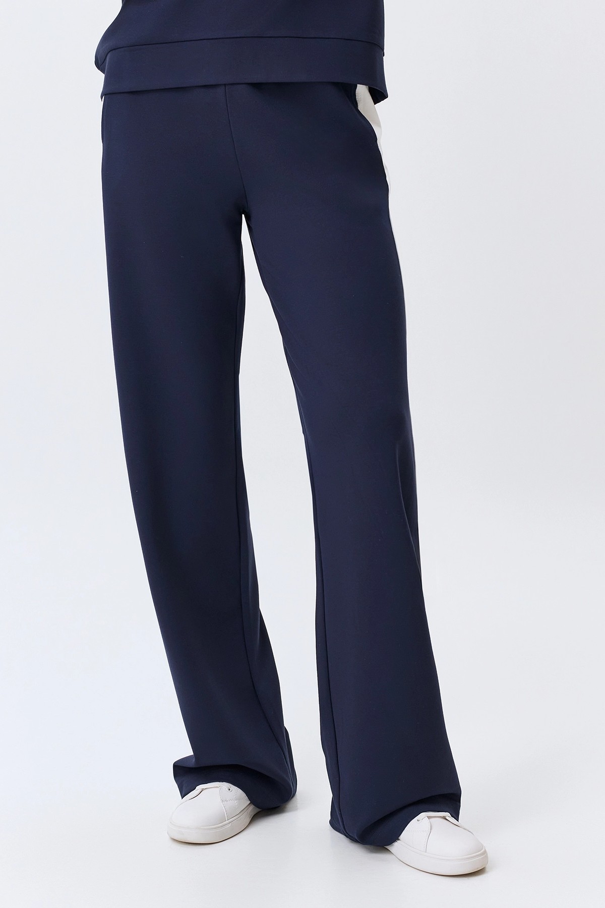 Джемпер с контрастными вставками, 50