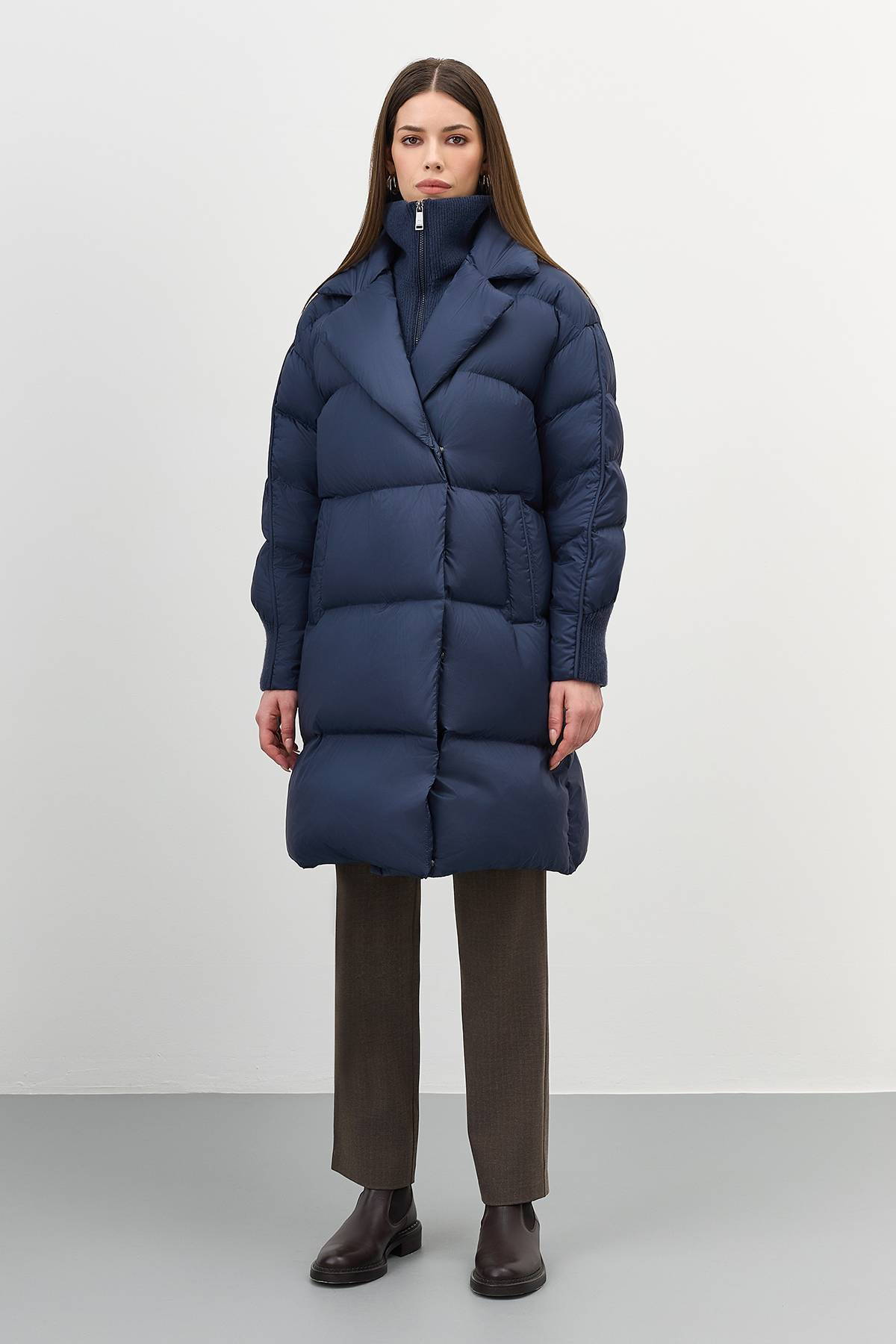 Лимитированная серия пуховик на запах с трикотажной манишкой и палантин, 44