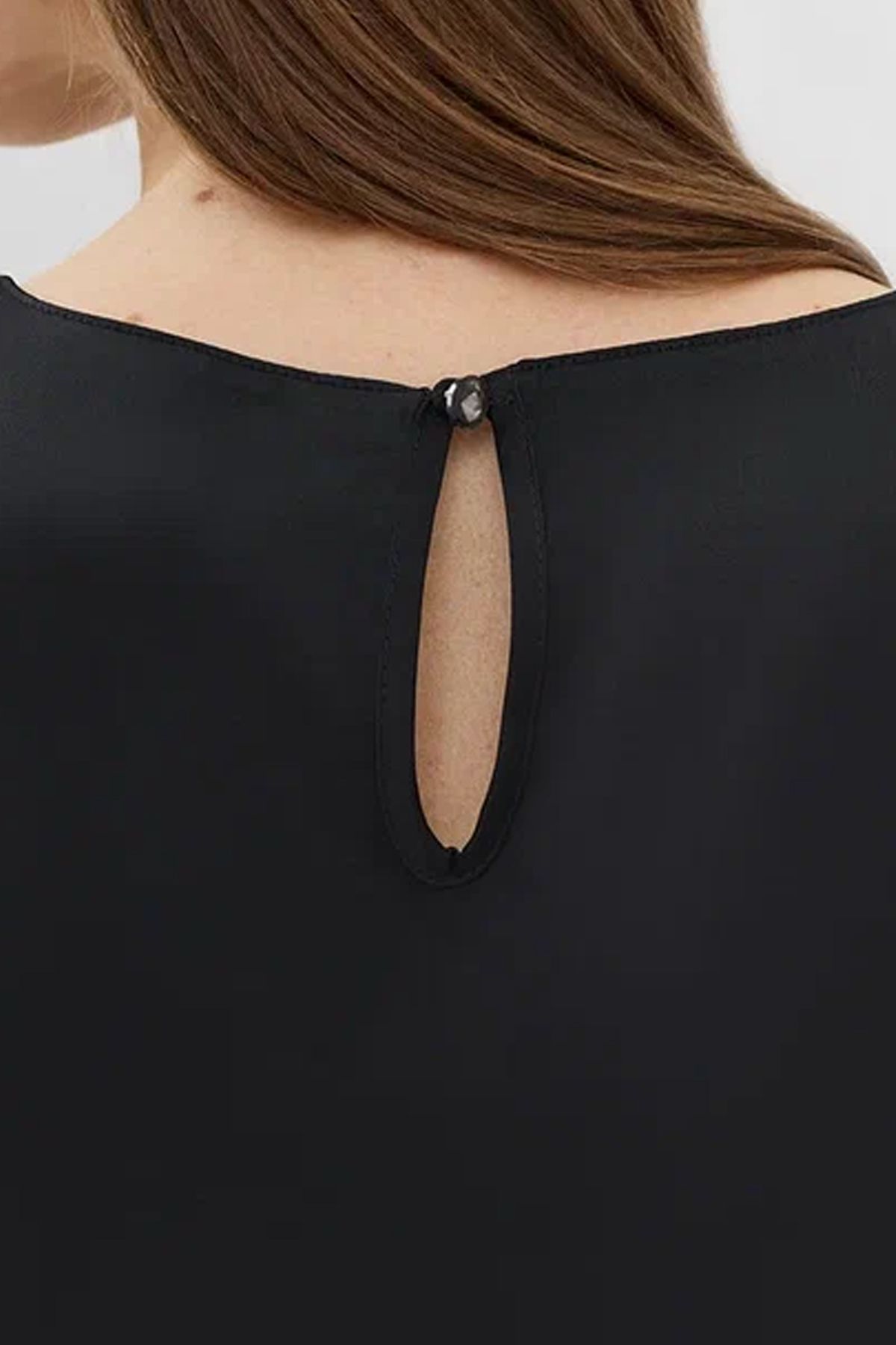 Элегантный топ из поливискозы свободного силуэта в черном цвете, 52р