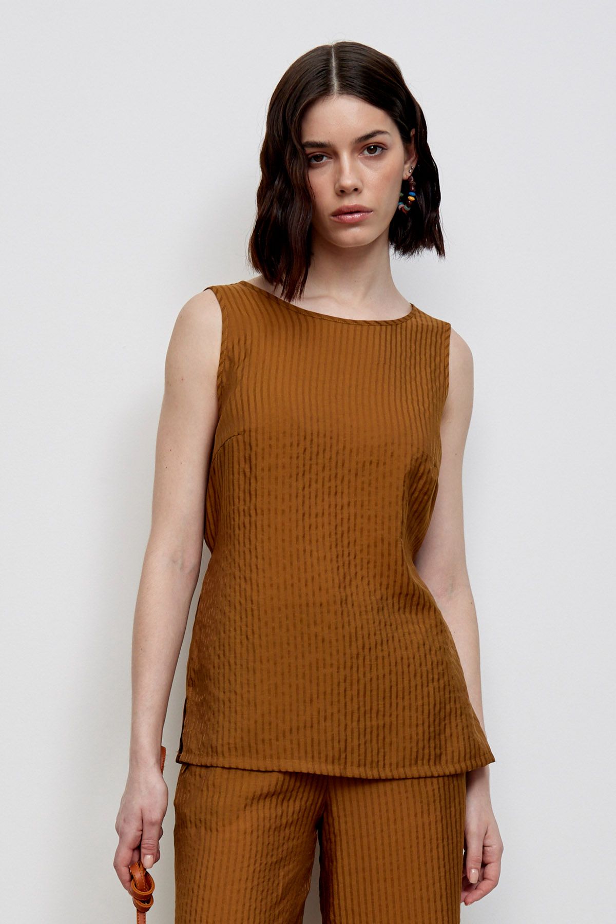 Блузка с V-образным вырезом на спинке, 52р