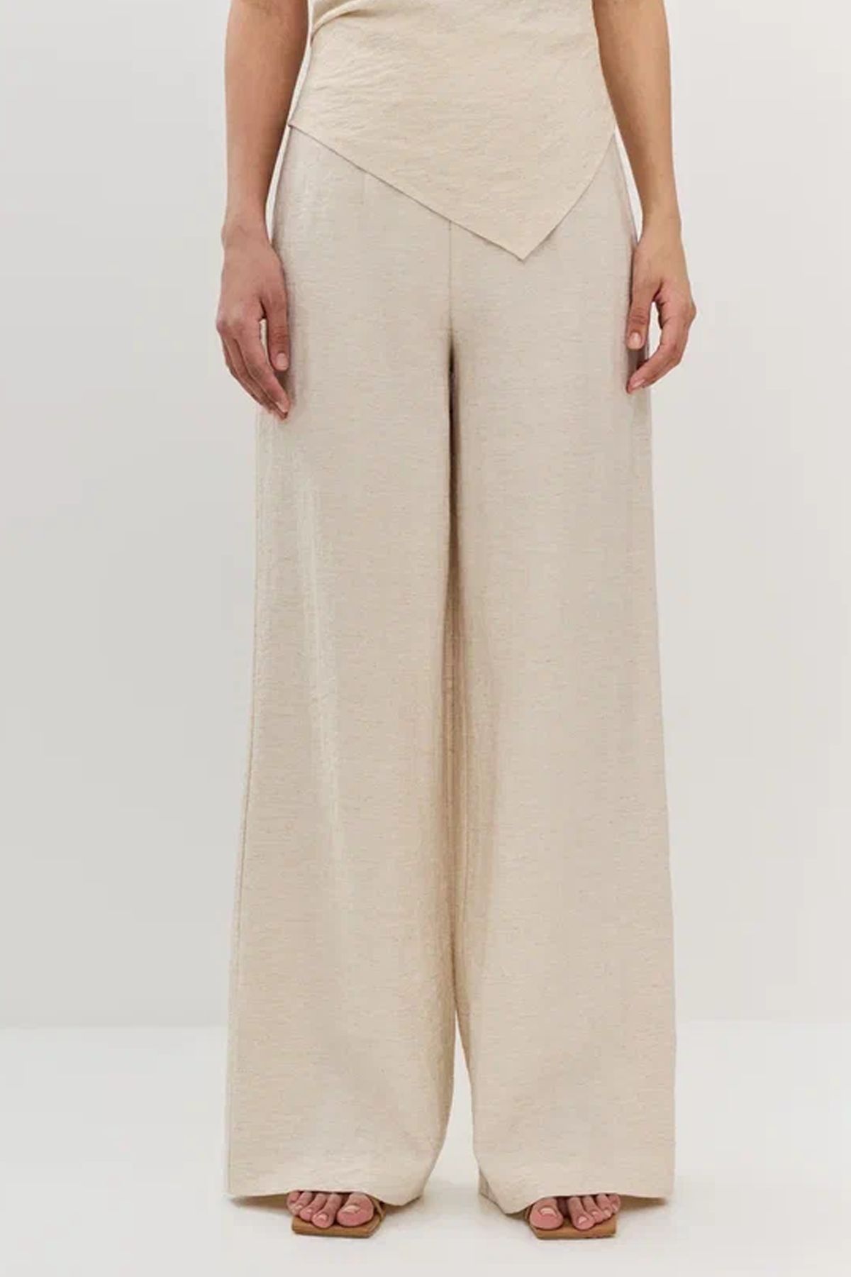 Брюки светло-бежевого цвета с потайной молнией, 40р