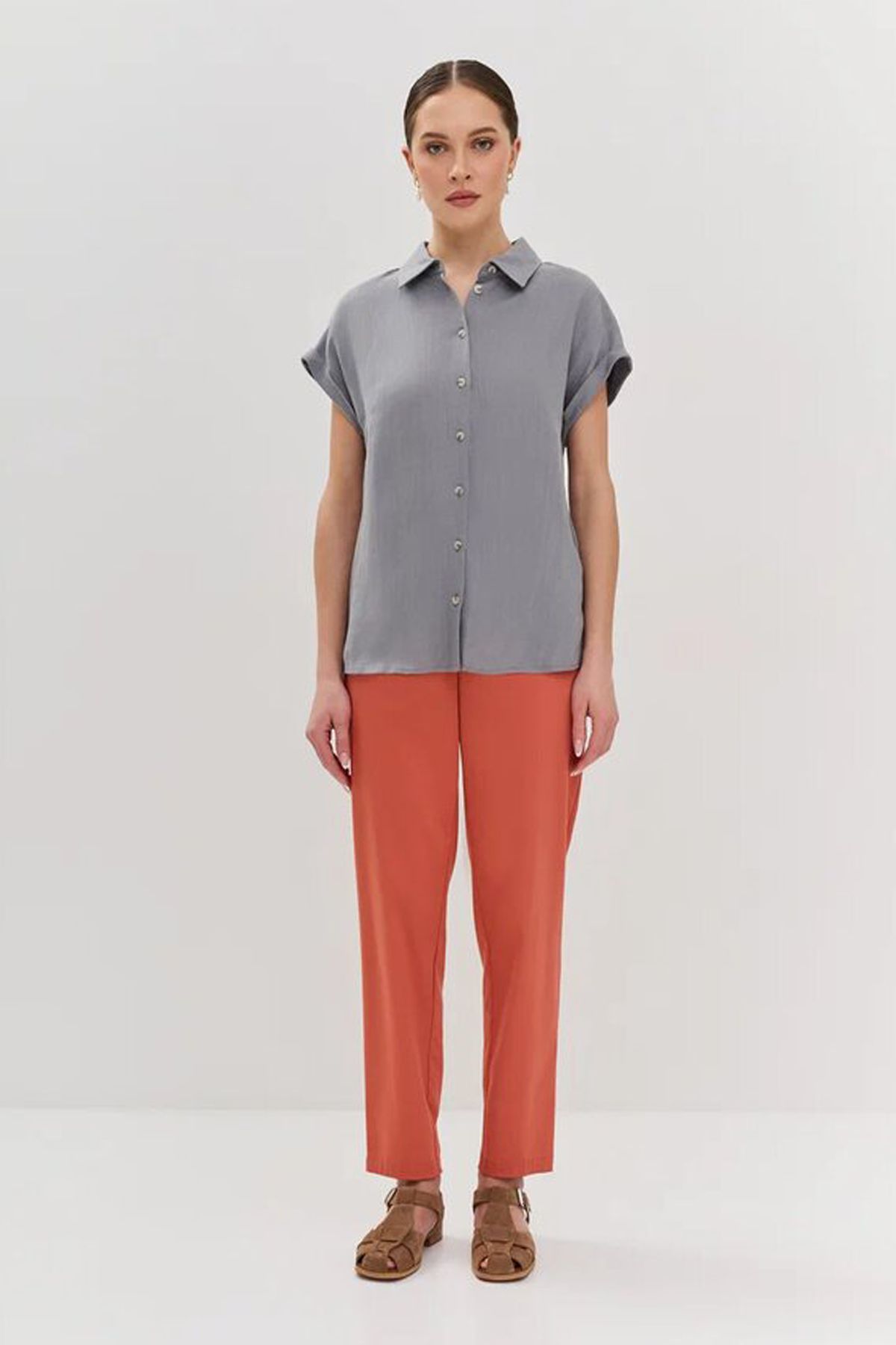 Блузка серого цвета с коротким рукавом, 52р