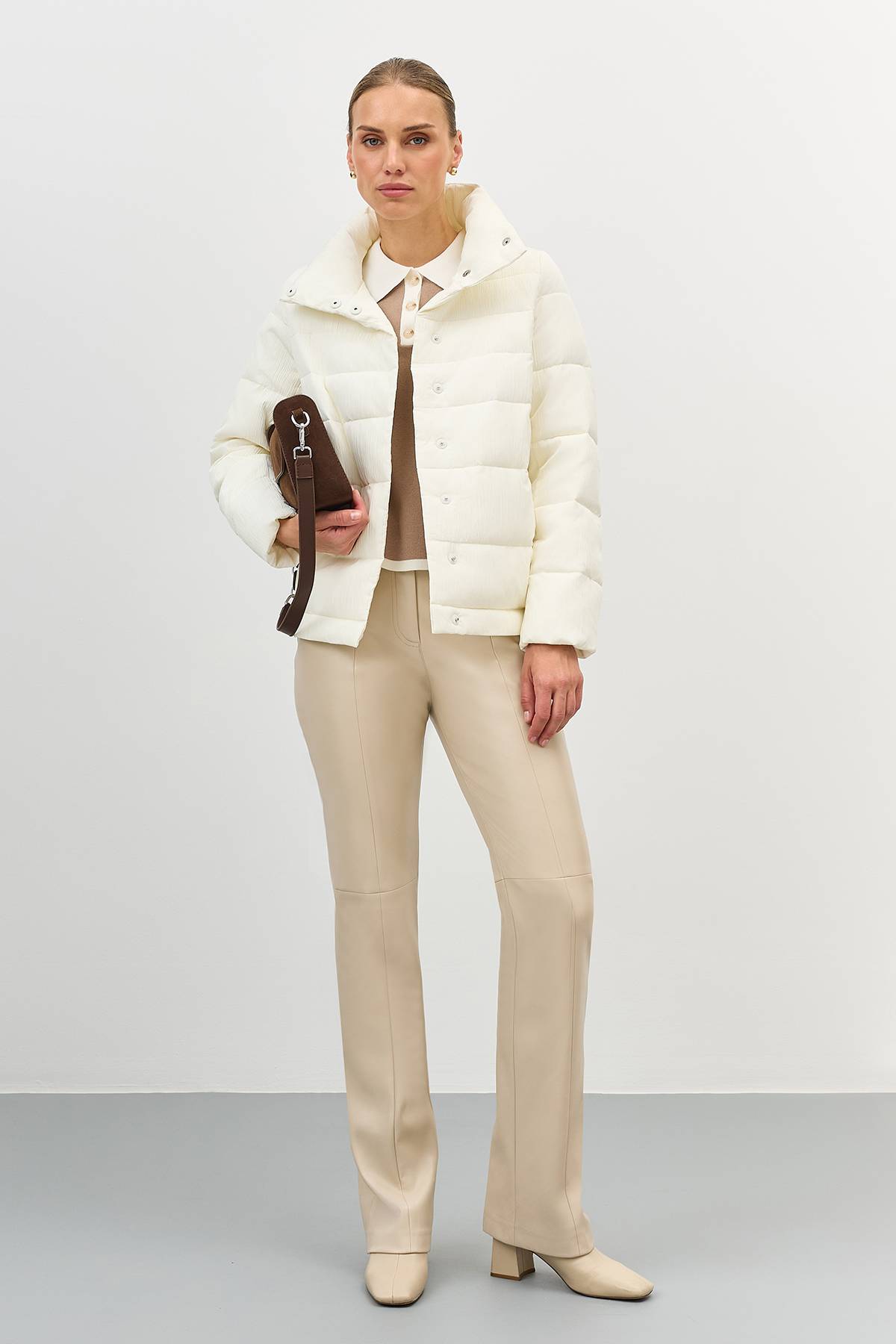 Лимитированая серия молочная куртка и палантин, 46