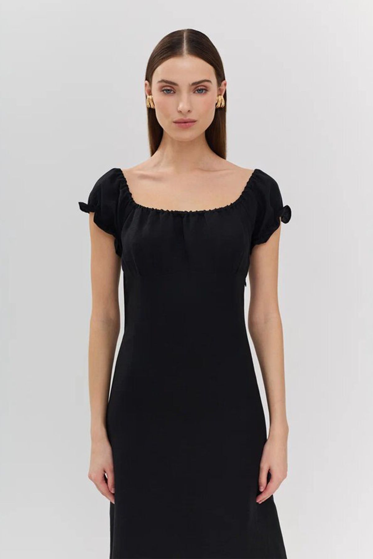 Платье с рюшами на рукавах в чёрном цвете, 50р