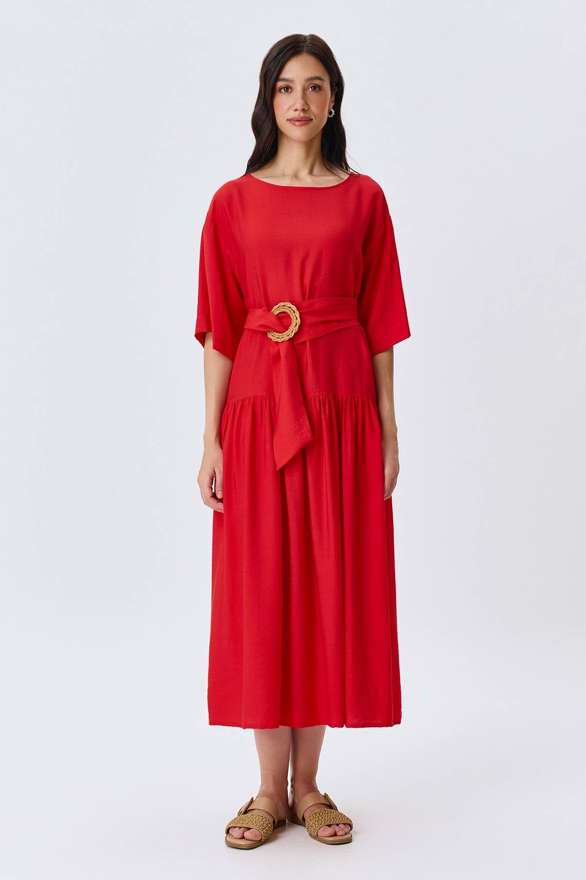 Платье из тенселя с акцентным поясом, 50