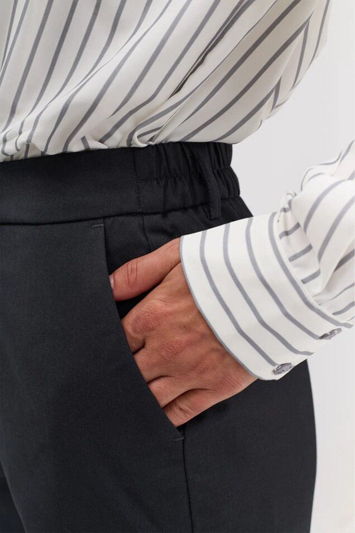 Зауженнные брюки с мягкими стрелками, 44р