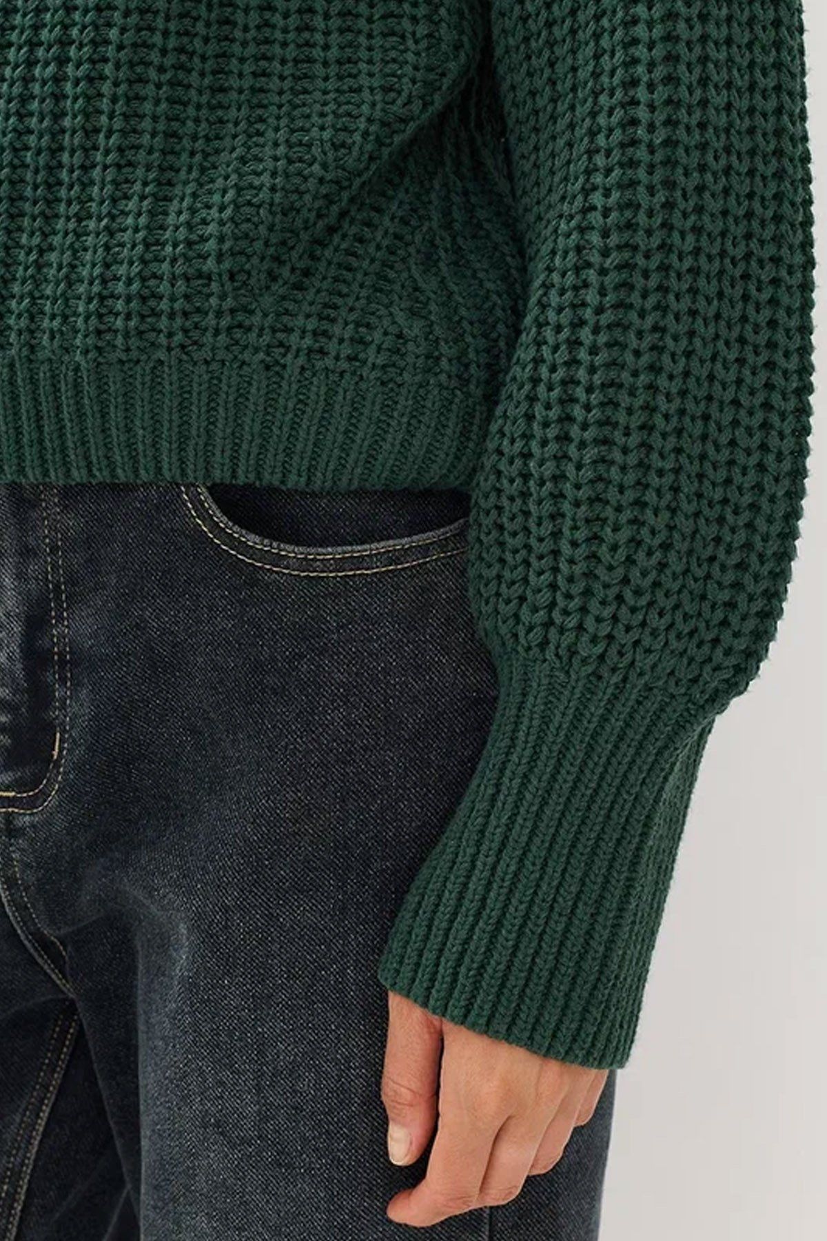 Объемный укороченный свитер крупной вязки, 48р