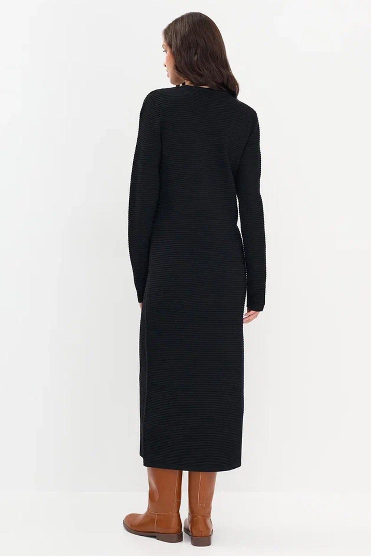 Трикотажное платье с фактурным рельефом, 46р