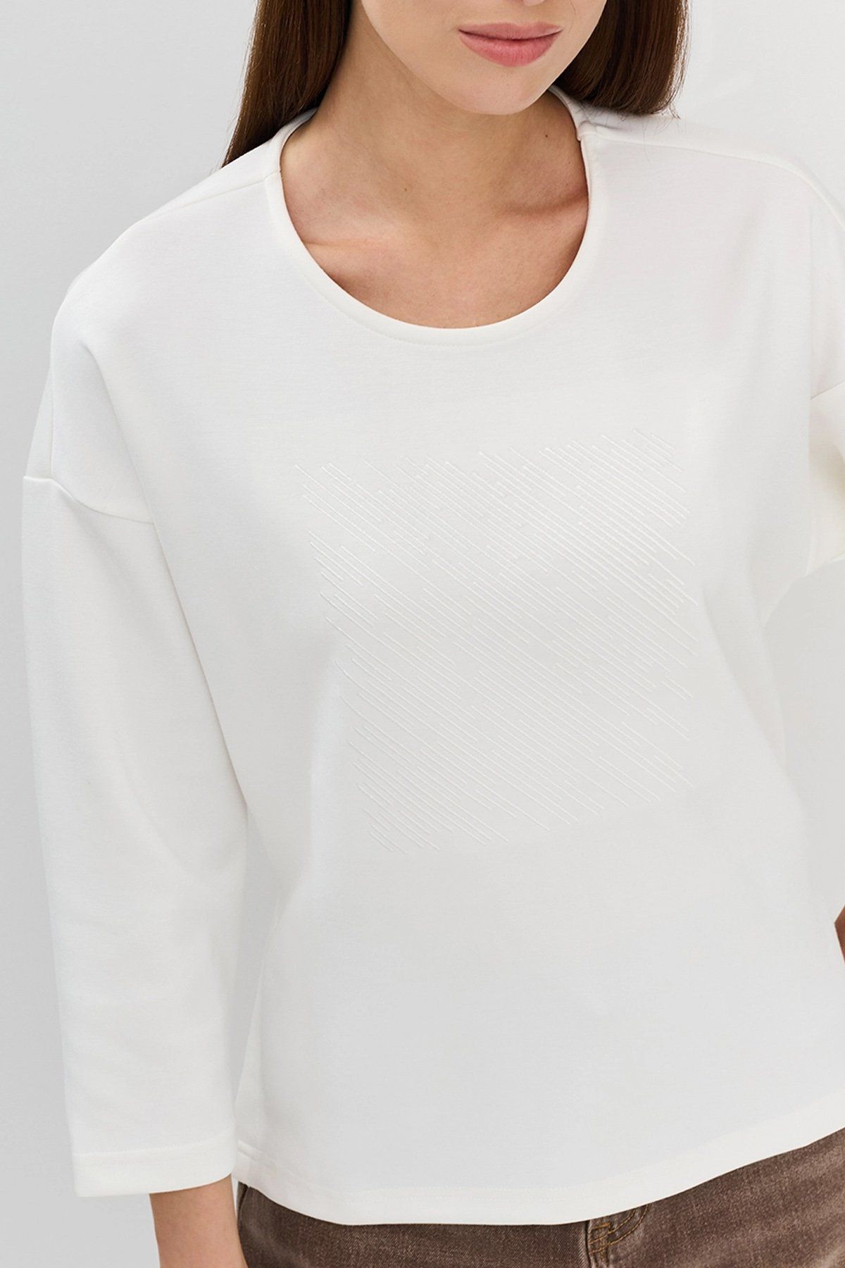 Джемпер свободного силуэта с минималистичной вышивкой, 48р