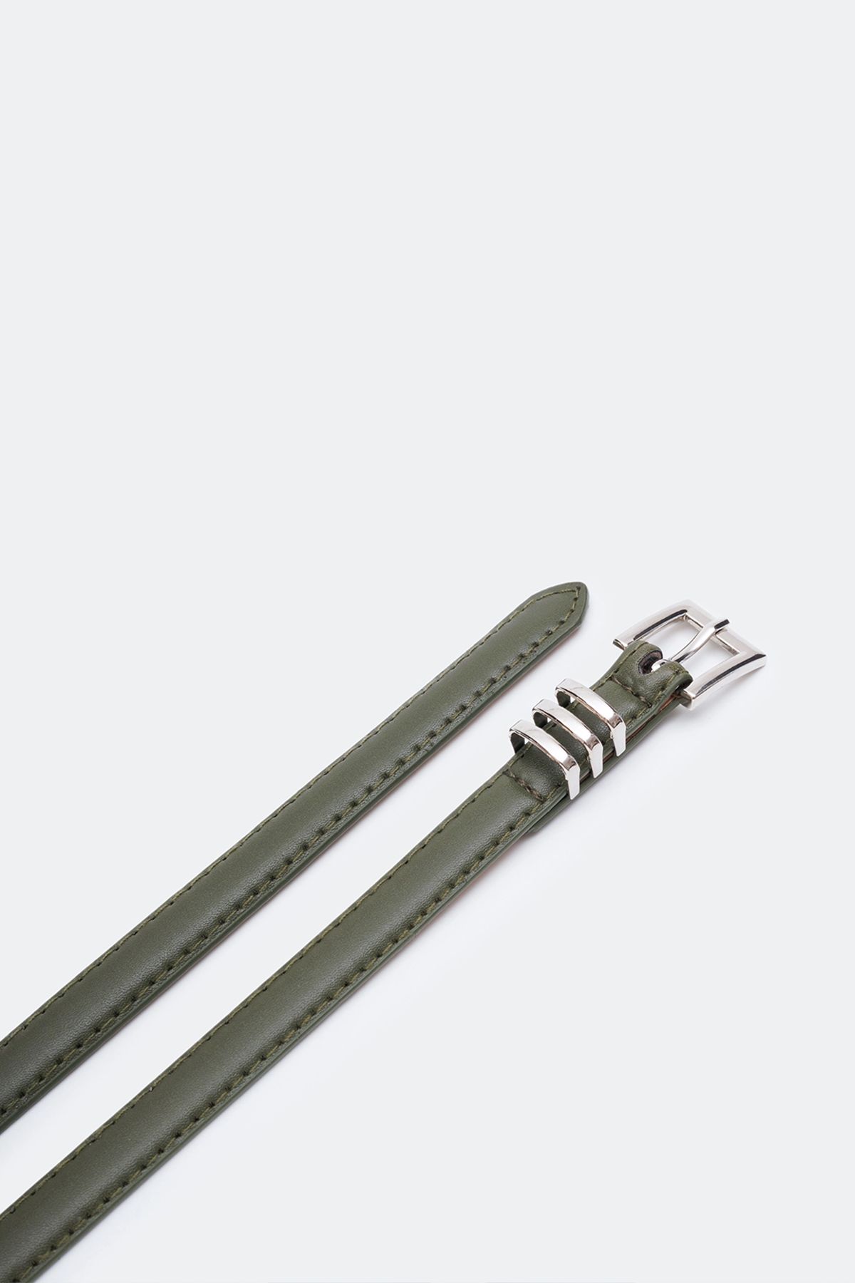 Узкий ремень с металлическими шлевками, S