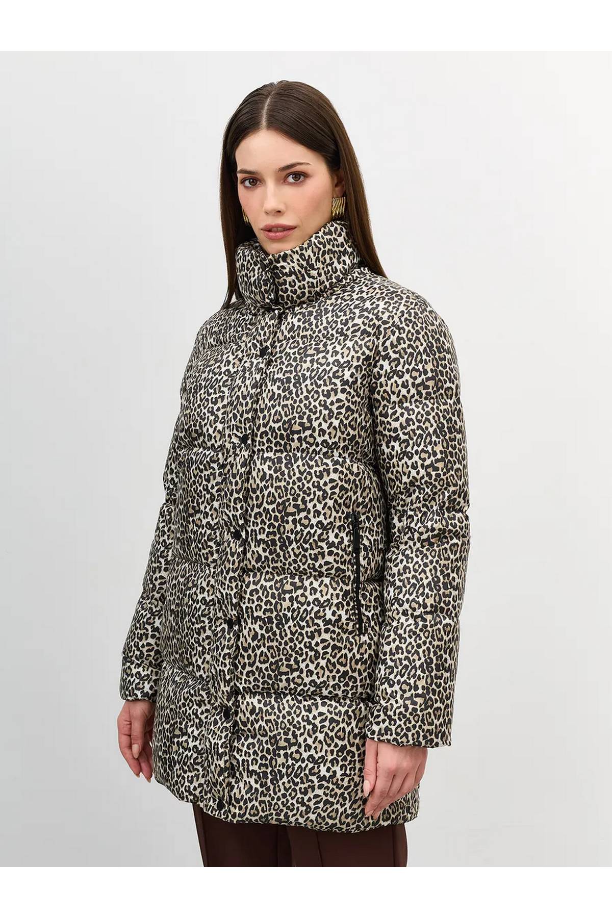 Лимитированная серия пуховик с анималистичным принтом и палантин, 42